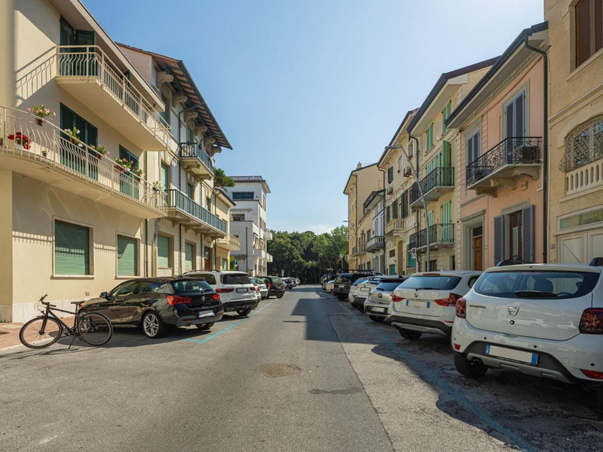 Apartment Lungomare By Interhome В'яреджо Екстер'єр фото